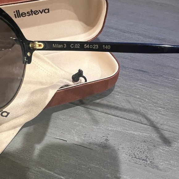 Milan III Sunglasses - Illesteva - Picture 3 of 9